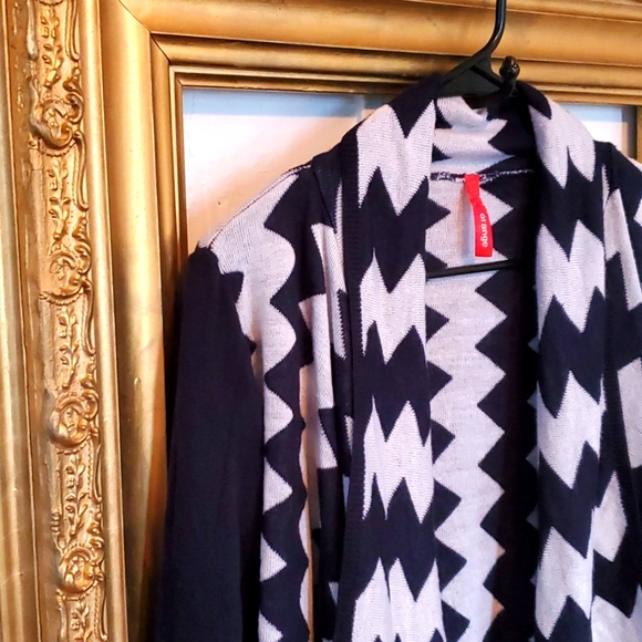 ❤HP❤ Chevron Stripe Open Front Draped Asymmetrical Cardigan  -  M/L - Picture 2 of 6